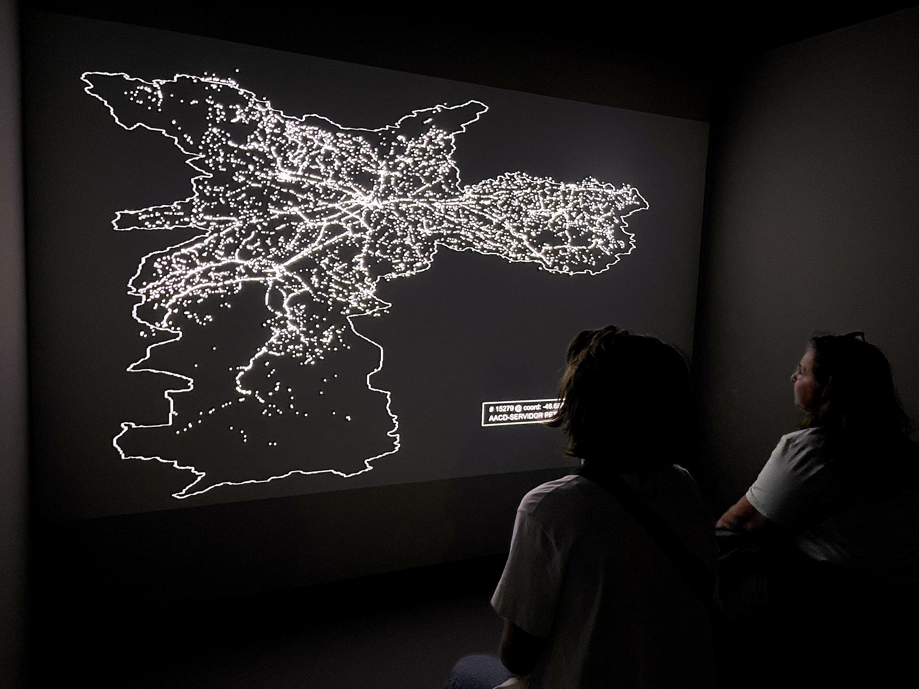 Rush installation at Farol Santander, São Paulo